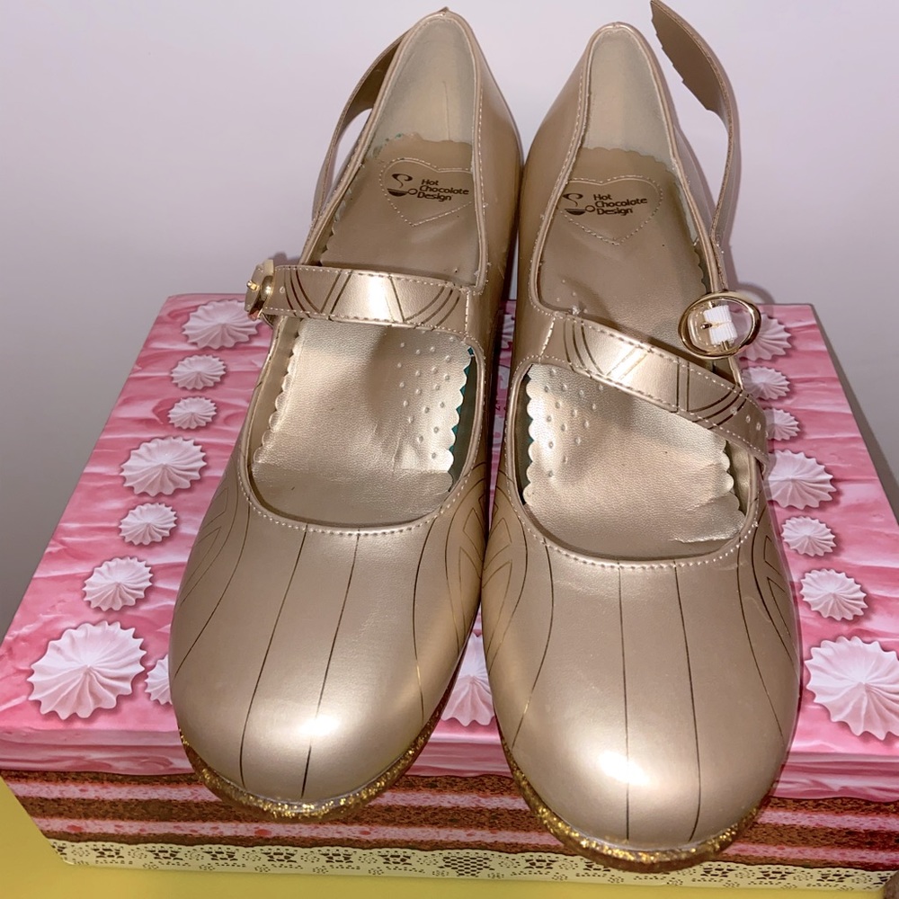 Hot Chocolate Design Pegasus Mid Heels